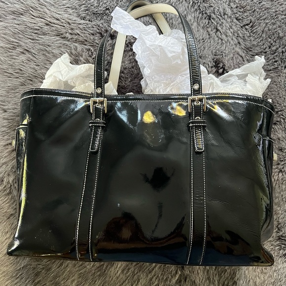 Coach -  Stylistic Vintage Black Patent Leather Bag - Picture 2 of 9